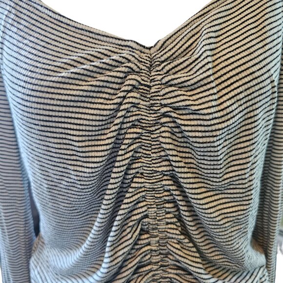 Aqua Women's Black White Striped Roughing Front long Sleeved Top size Large - Picture 2 of 13